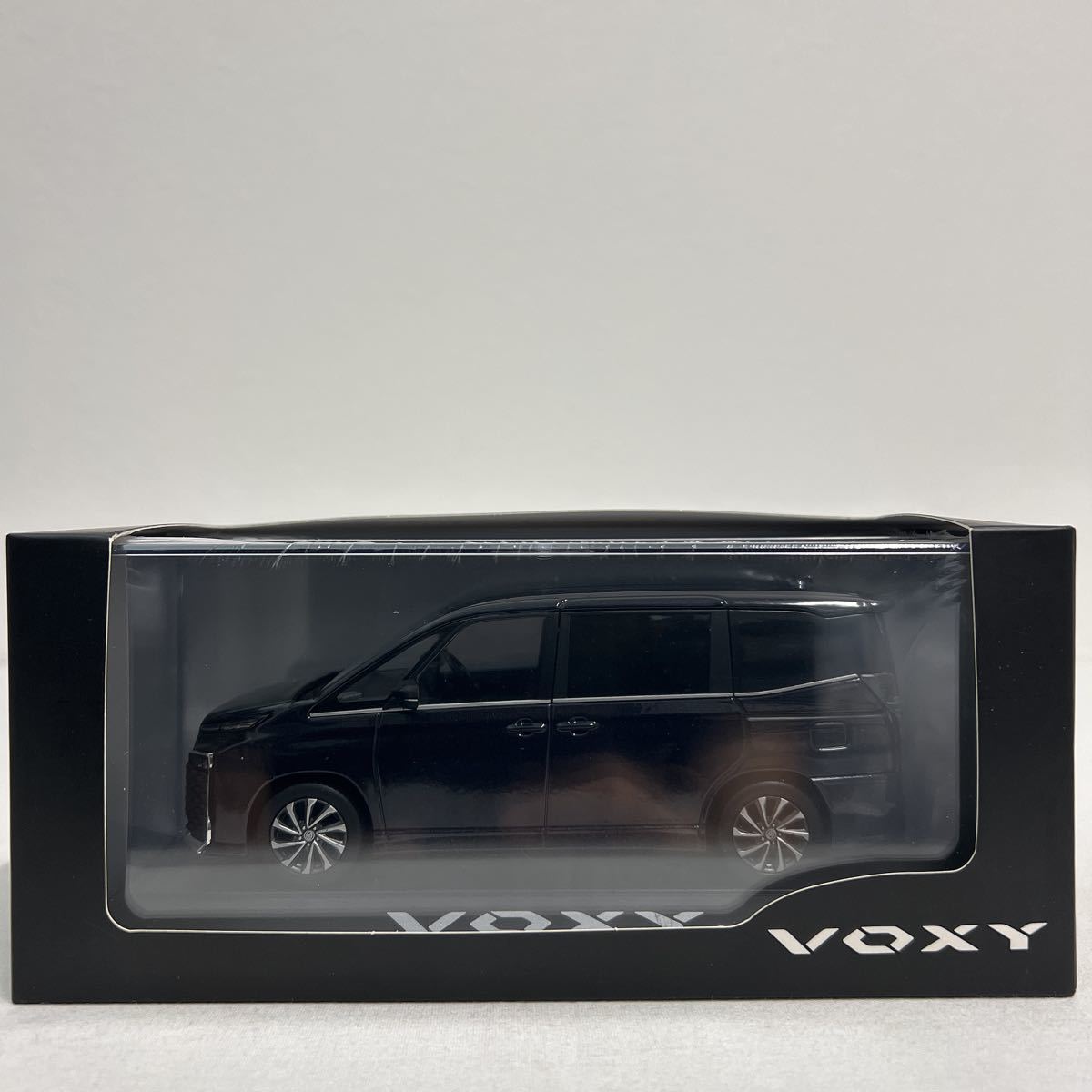 非売品 TOYOTA ディーラー特注 1/30 トヨタ VOXY スパークリングブラックパール カラーサンプル ミニカー 新型ヴォクシー 90系 s-z_画像1