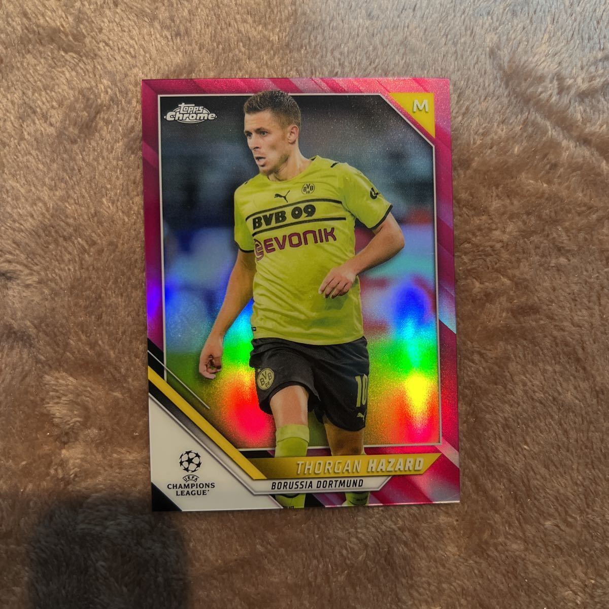 2021-22 Topps Chrome UEFA Champions League Soccer BVB Dortmund代表 Thorgan Hazard Pink refractor 175シリ　激レア_画像1