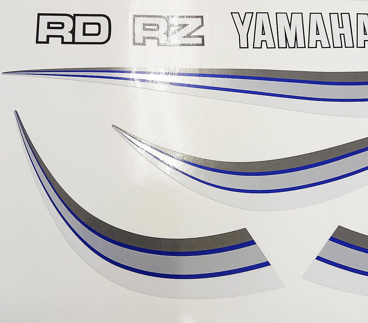 ヤマハ【RD・RZ350/250】3本ライン・アッパー、アンダーカウルデカールセット【NO.4】_ブルーメタ用ラインです