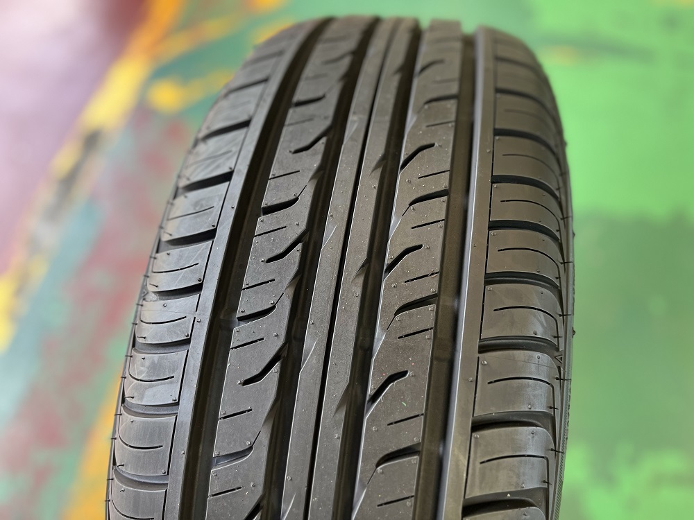 ！！新古品タイヤ値下げ！！　235/55R18　100V　♪ダンロップ　グラントレックPT3　1本のみ♪未使用2022年製♪処分特価♪_画像2