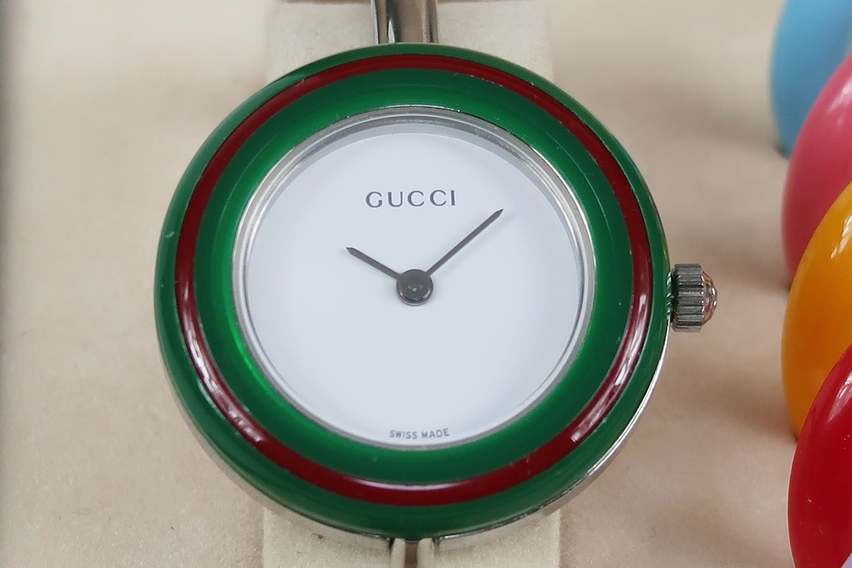 【美品】GUCCI グッチ 11/12.2L ベゼルウォッチ 12色 白文字盤 レディース 腕時計 箱付き 動作確認済み【MY82】_画像2