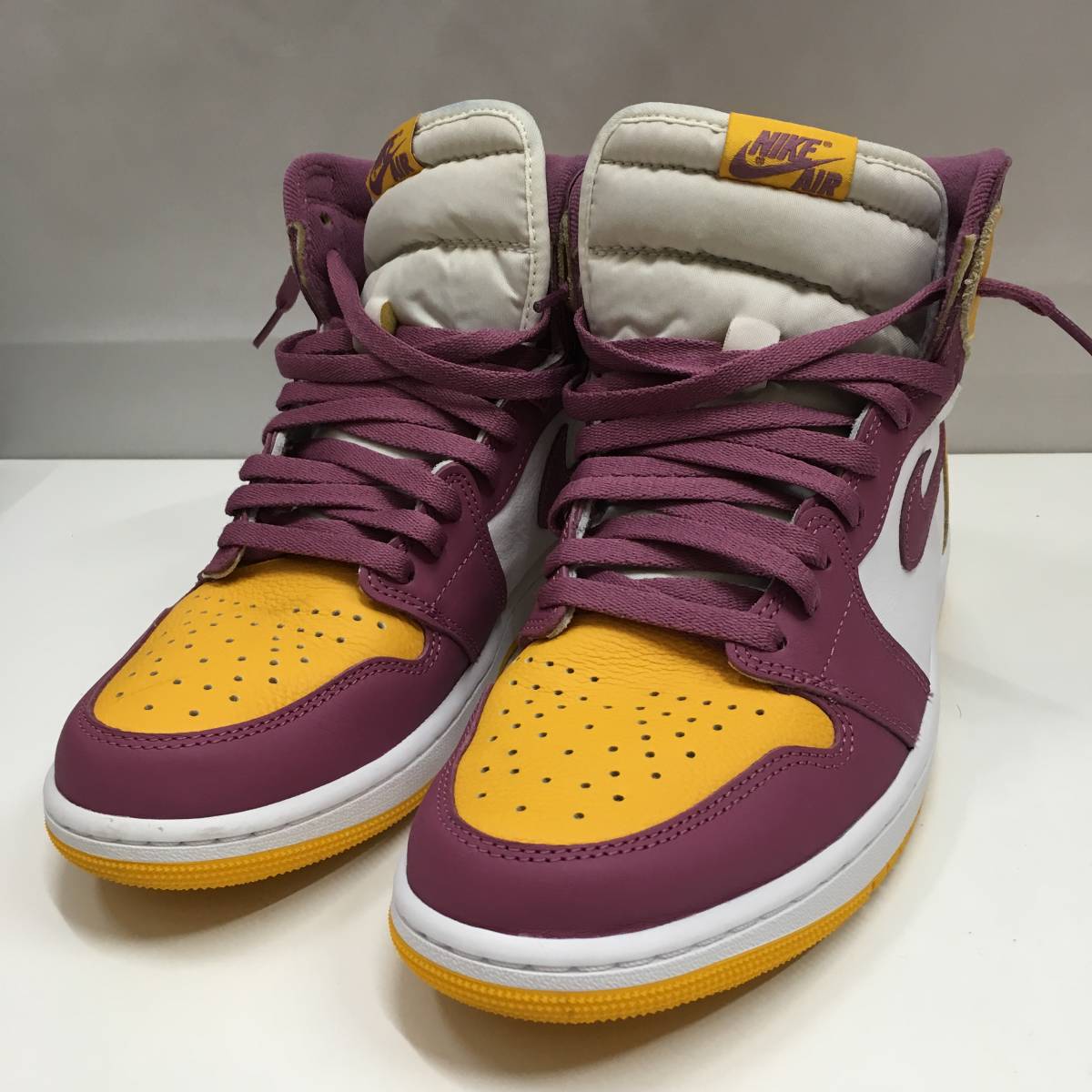 ●古3599　NIKE　ナイキ　スニーカー　AIR JORDAN 1 RETRO HIGH OG　エアジョーダン　555088-706　US10　28.0㎝　箱・黒タグあり_画像1