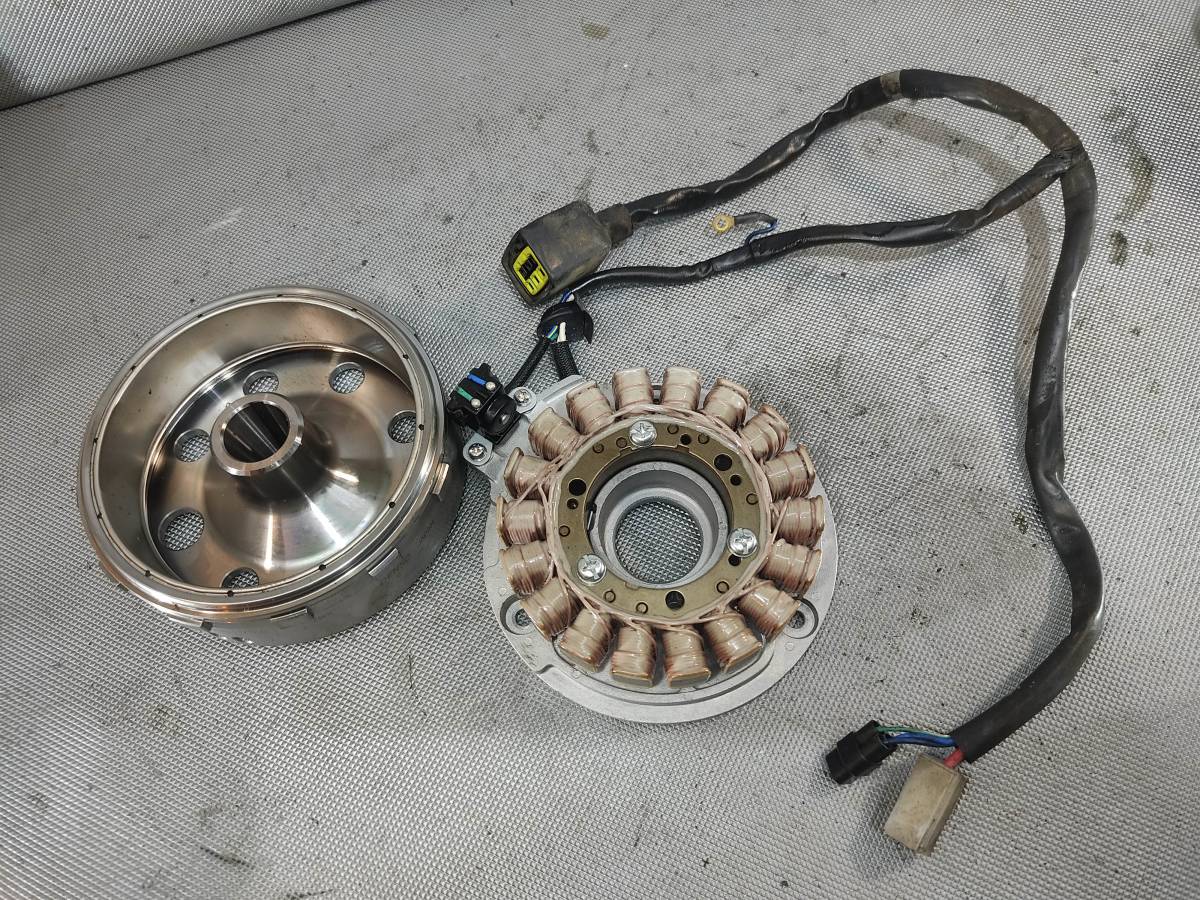 SR400 ジェネレーターとフライホイール - エンジン、冷却装置 SR400 ジェネレーターとフライホイール - エンジン、冷却装置