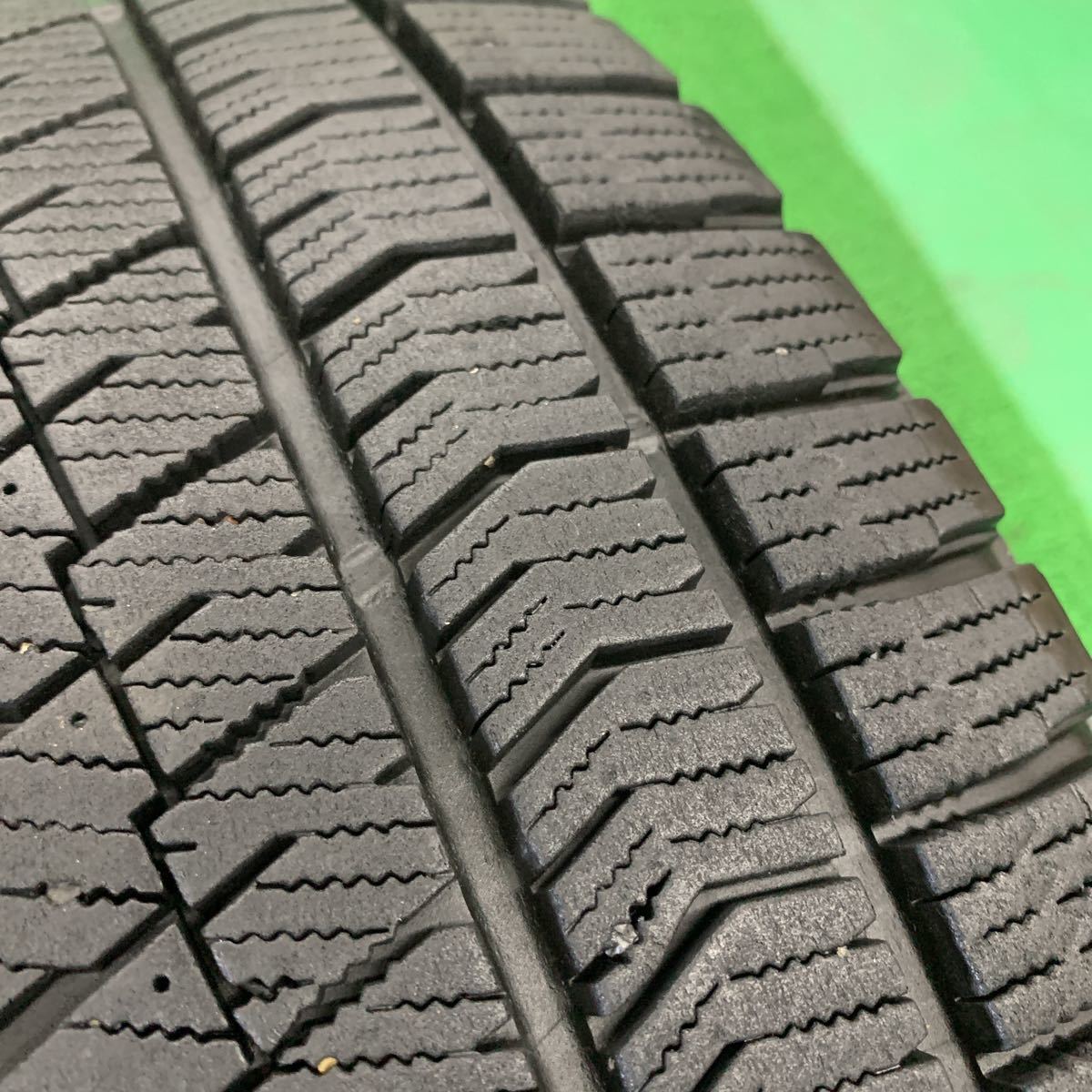 溝ありスタッドレスセット　225/45R17ブリジストンVRX2 ユーロテック　112-5H 17×7J+50 アウディ　フォルクスワーゲン　ゴルフ　程度良品