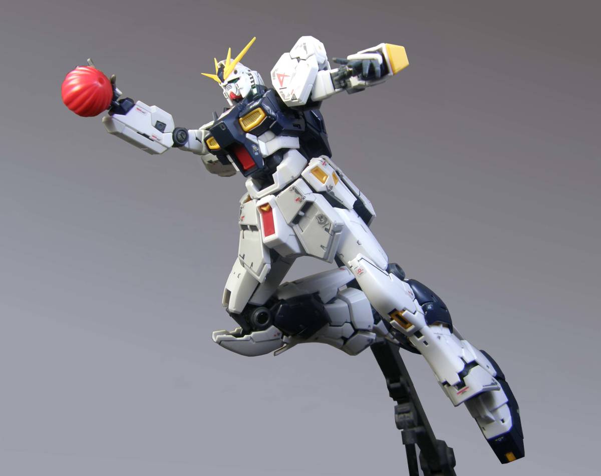 RG 1/144 RX-93 νガンダム & エフェクト【 塗装完成品 】/ 機動 RG 1/144 RX-93 νガンダム & エフェクト【 塗装完成品 】/ 機動
