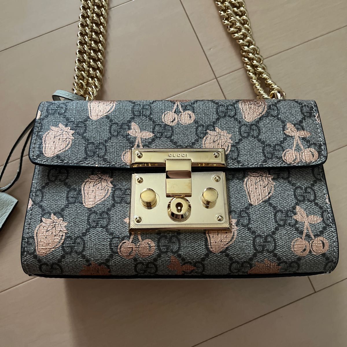 新品 GUCCI グッチ パドロック スモールベリー ショルダーバッグ 新品 GUCCI グッチ パドロック スモールベリー ショルダーバッグ