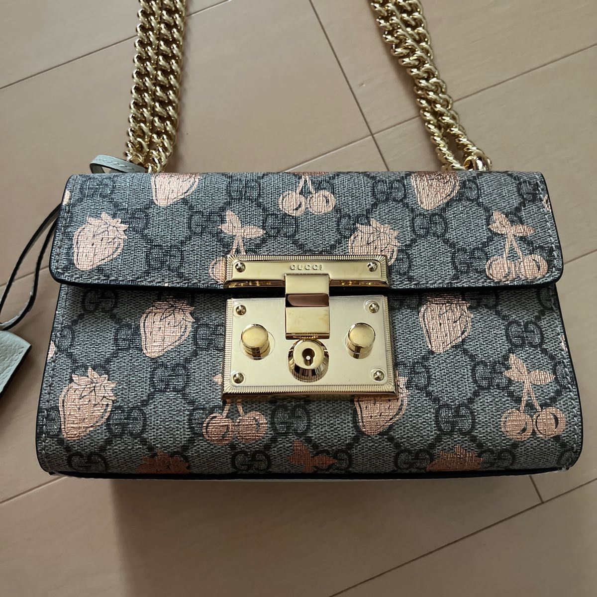 新品 GUCCI グッチ パドロック スモールベリー ショルダーバッグ 限定