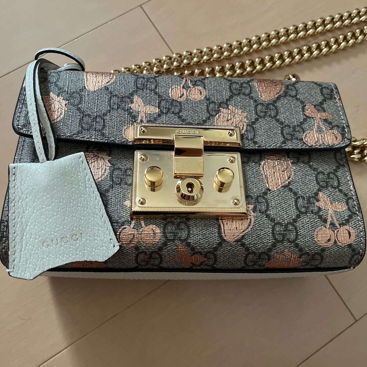 新品 GUCCI グッチ パドロック スモールベリー ショルダーバッグ 新品 GUCCI グッチ パドロック スモールベリー ショルダーバッグ