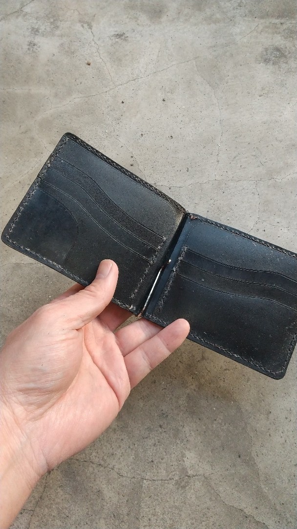 [ hand made ] black cow leather. change purse . attaching money clip 