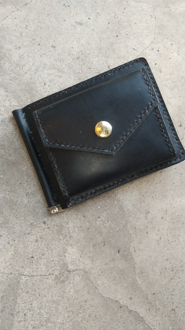 [ hand made ] black cow leather. change purse . attaching money clip 