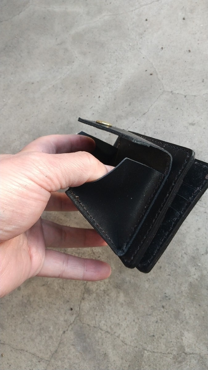 [ hand made ] black cow leather. change purse . attaching money clip 