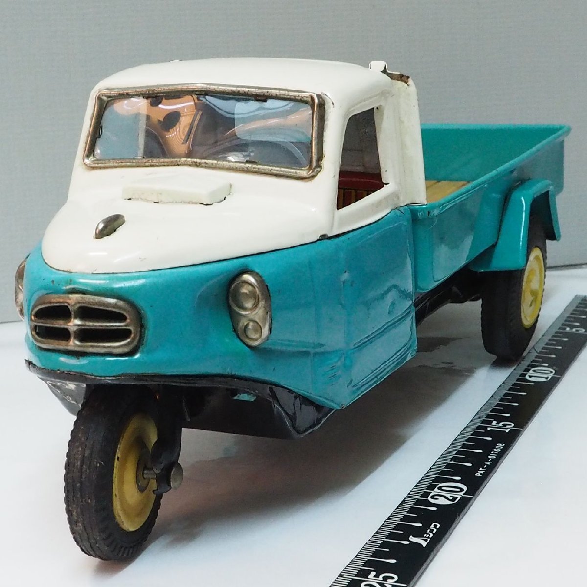 萬代屋【三菱 オート三輪トラック 白/黄緑 動作確認済 MITSUBISHI TRUCK】ブリキ自動車TIN TOY CAR■赤箱B.C.BANDAI旧バンダイ【箱無】0608