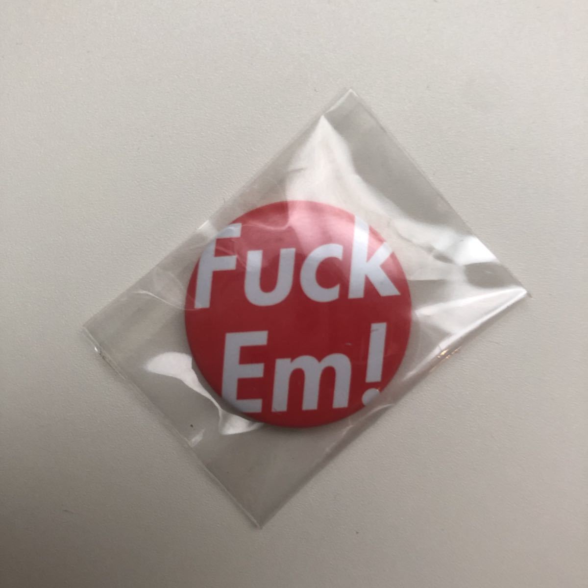 Supreme】缶バッジ Fuck Em / ピンバッジ ピンバッチ ピンズ PIN