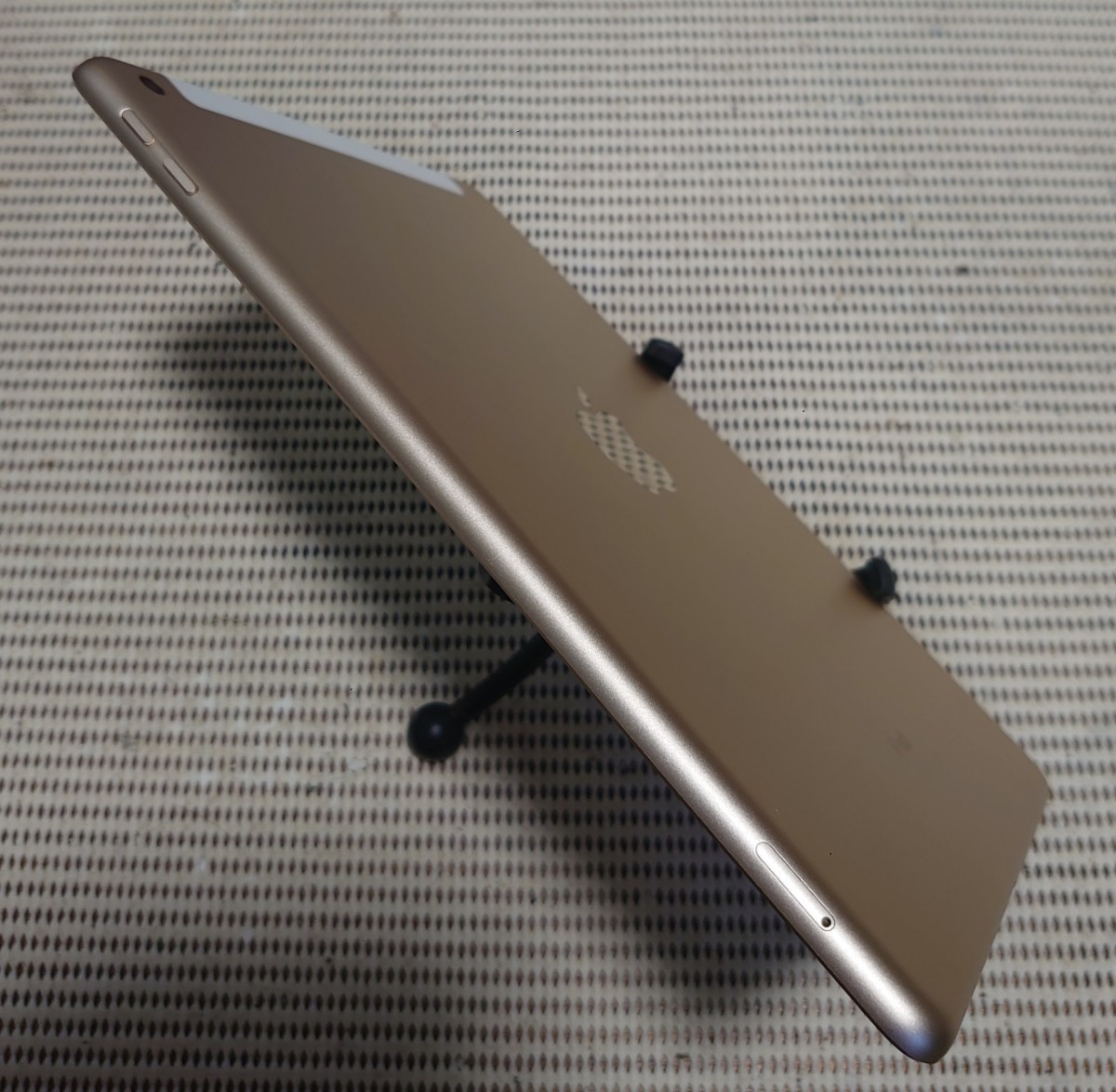代購代標第一品牌－樂淘letao－国内版SIMフリー美品iPad第5世代(A1823)本体32GBゴールドSoftBank完動品動作確認済み1