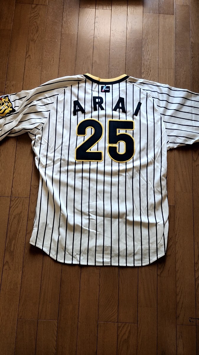 阪神タイガース 25 新井貴浩選手 2010年実使用 直筆サイン入り 阪神タイガース 25 新井貴浩選手 2010年実使用 直筆サイン入り