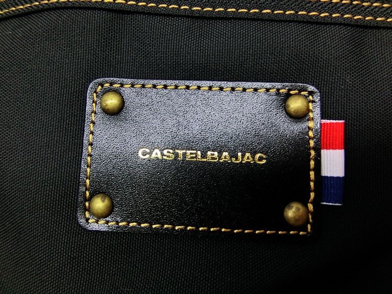 H248新▼Castelbajac的屍袋CASTELBAJAC一個單肩包PVC牛皮黑色標價17000    原文:H248新品▼ カステルバジャック　ボディバッグ　CASTELBAJAC ワンショルダーバッグ　PVC　牛革レザー　黒　定価約1.7万