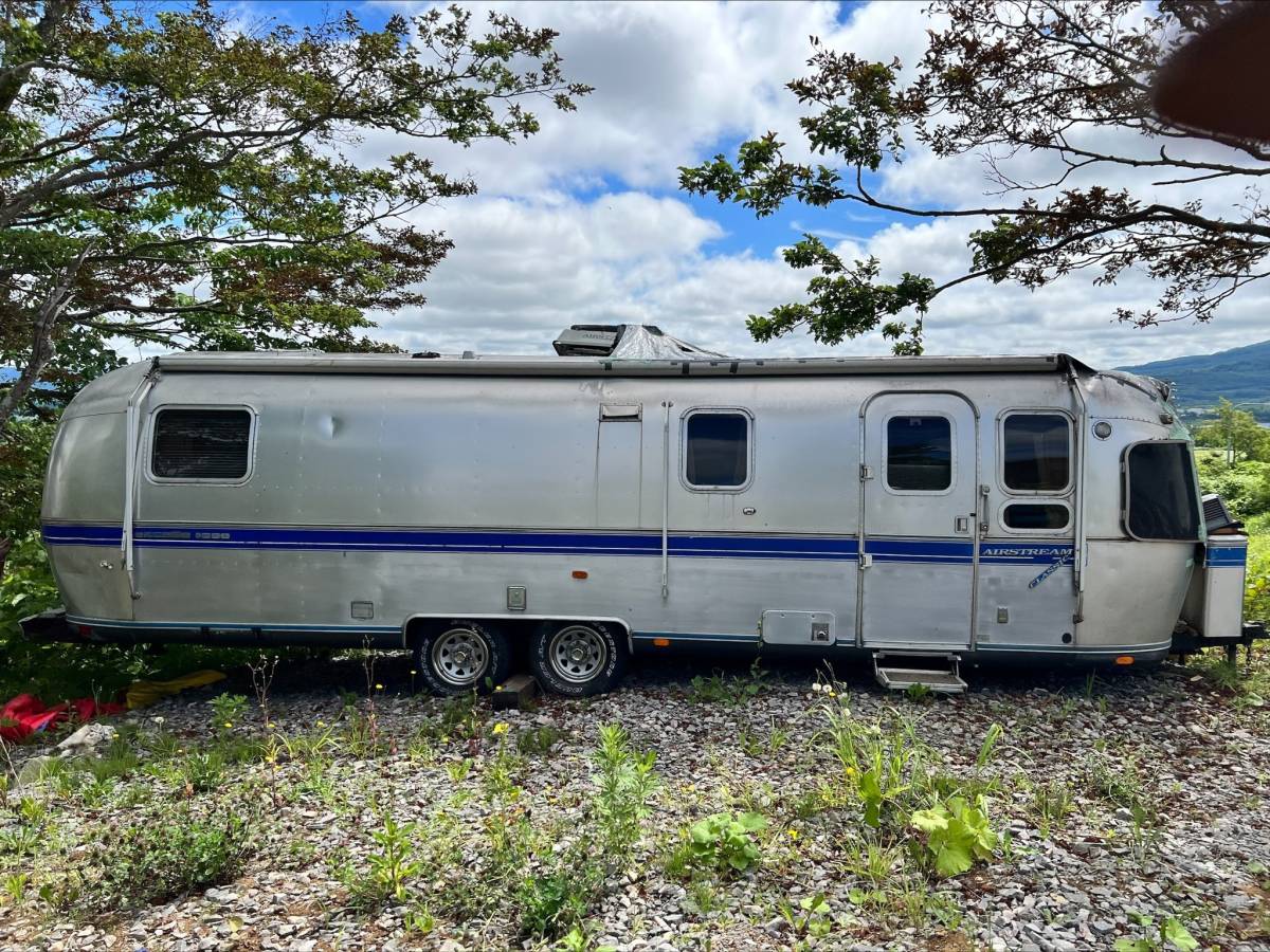 車 現状出品 キャンピングトレーラー エアストリーム AIRSTREAMCLASSIC EXCELLA 1000 SILVER/BLUE キャンプ レストア