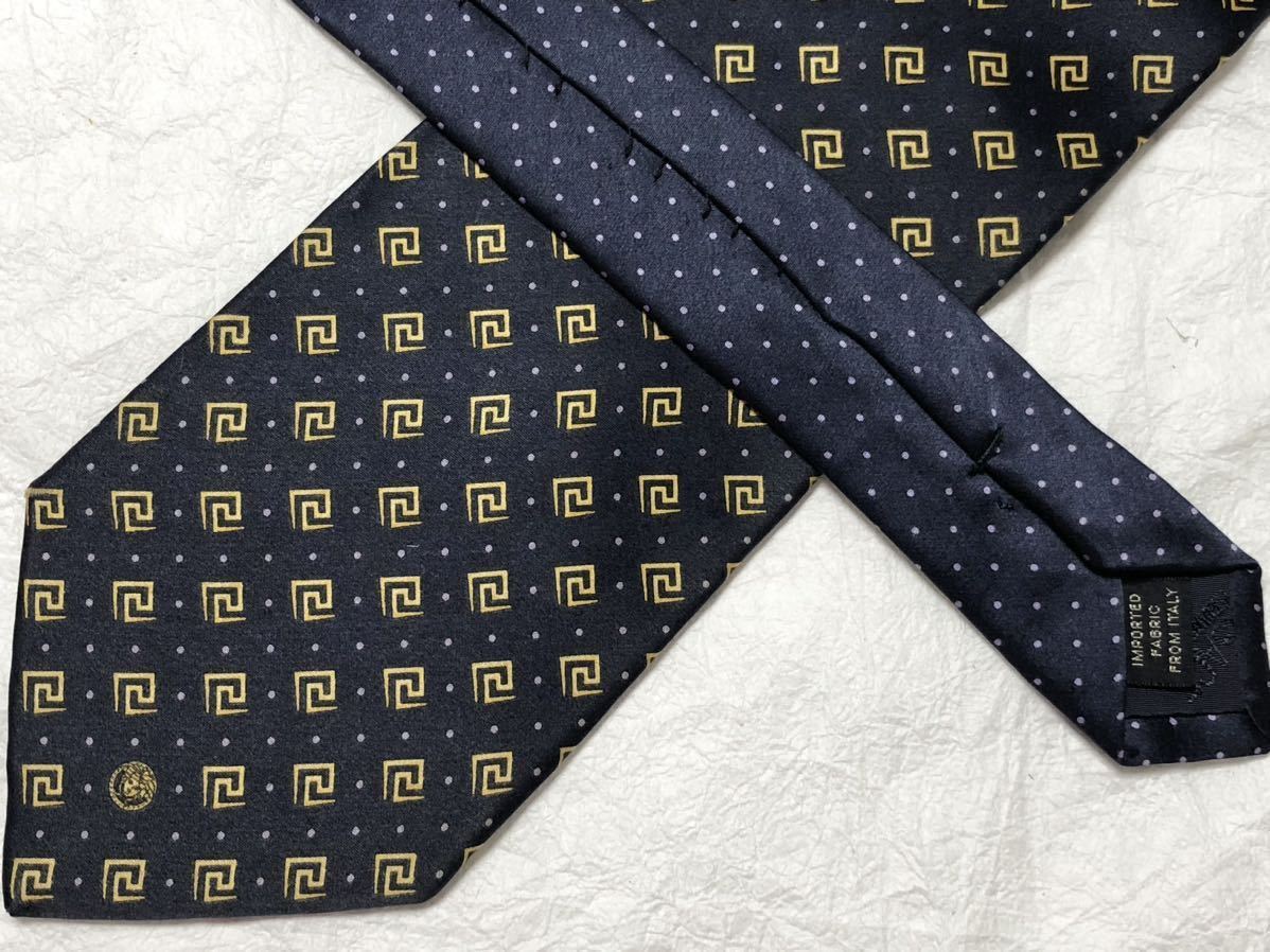 # beautiful goods #GIANNI VERSACE Gianni Versace necktie Greece . writing total pattern mete.-sa silk 100% made in Japan navy × Gold 