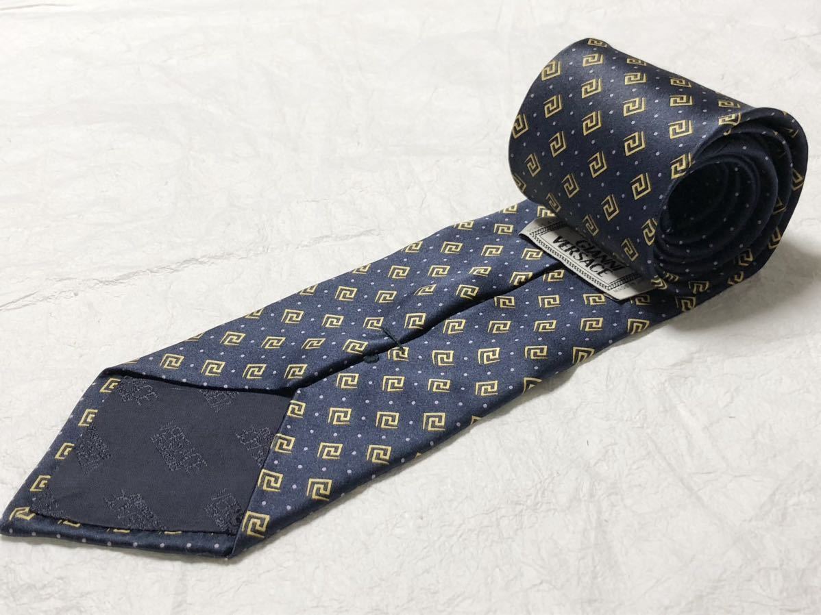 # beautiful goods #GIANNI VERSACE Gianni Versace necktie Greece . writing total pattern mete.-sa silk 100% made in Japan navy × Gold 