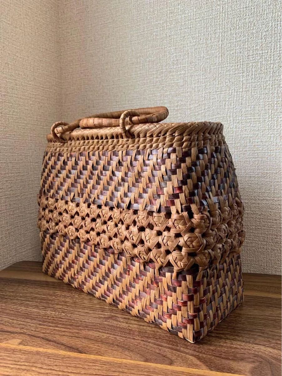 桜皮、山葡萄　桜皮かごバッグ　山葡萄かごバッグ　手作り花編み、網代編み　内布あり