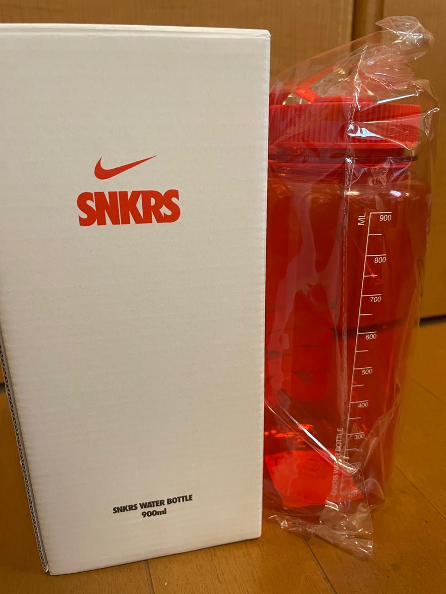 NIKE SNKRS ラウンジ 限定ボトル 韓国