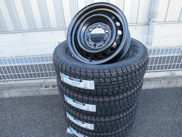 特価スタッドレスセット WINTER ACE L16 15x6 +35 6-139.7 ブラック HANKOOK WINTER RW06 195/80R15 ハイエース 200系 スチールホイール_画像1