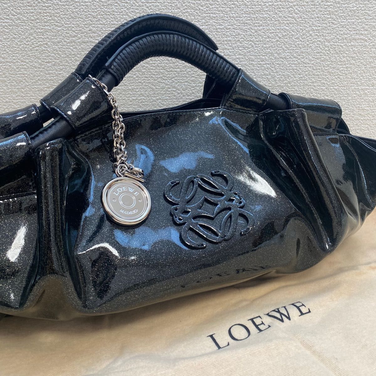 美品】LOEWE ロエベ ナッパアイレ パテントレザー アナグラム ラメ