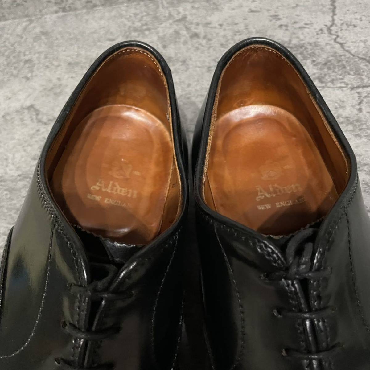 てなグッズや 9016 オールデン 8D 超美品 パンチドキャップトゥ