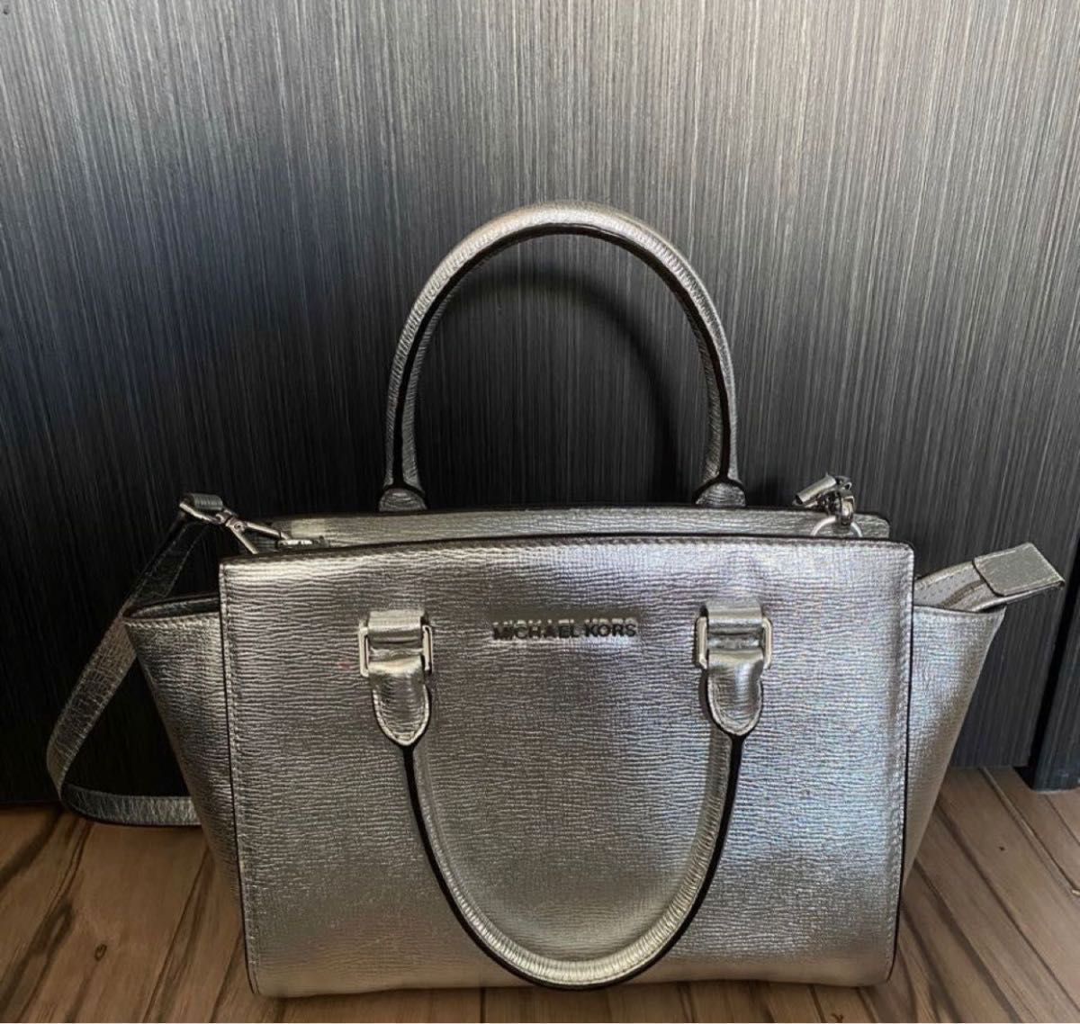 美品 MICHAELKORS マイケルコース SELMA 2way ショルダー付き ハンドバッグ シルバー