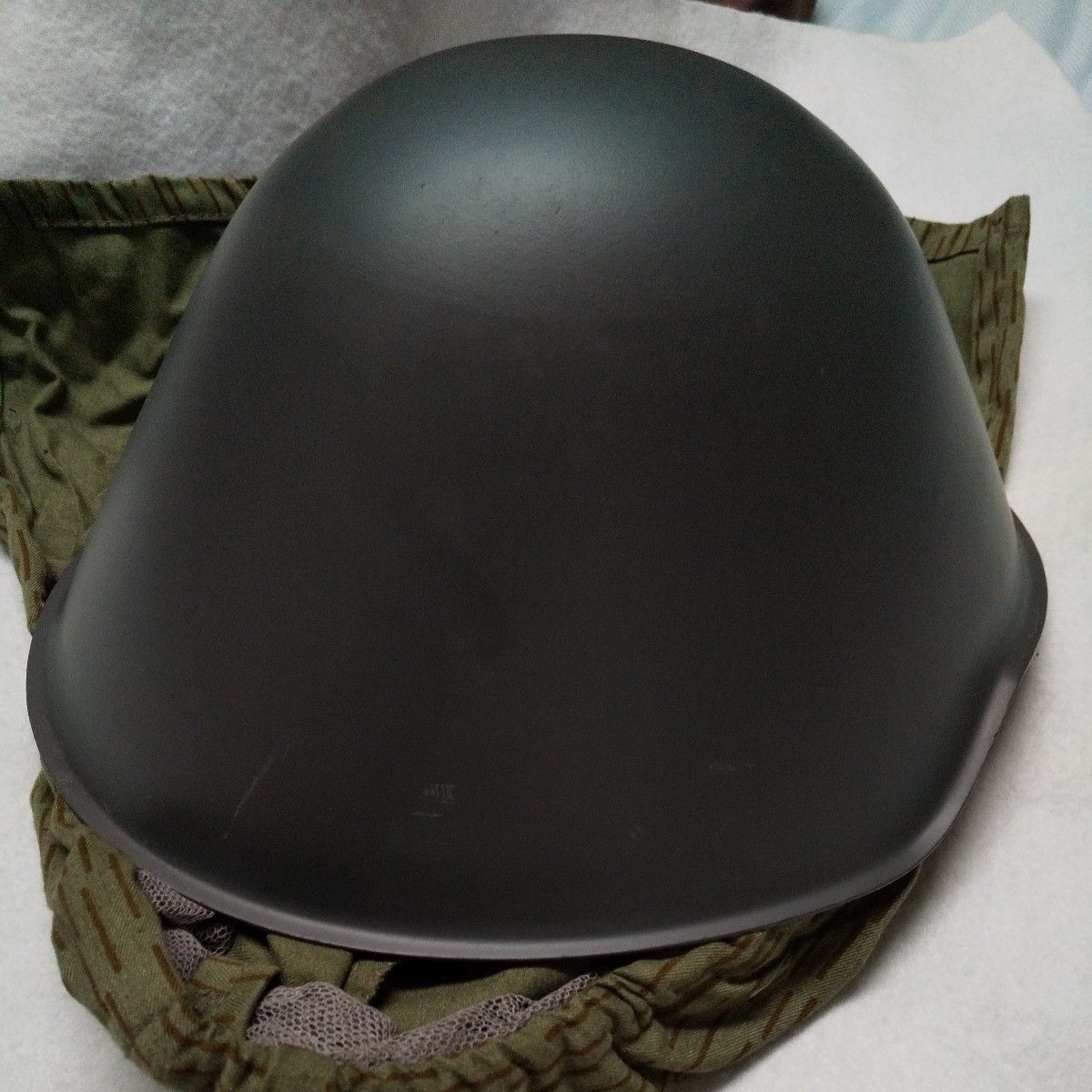 東ドイツ軍 スチールヘルメット レインカモの ヘルメットカバー付 未