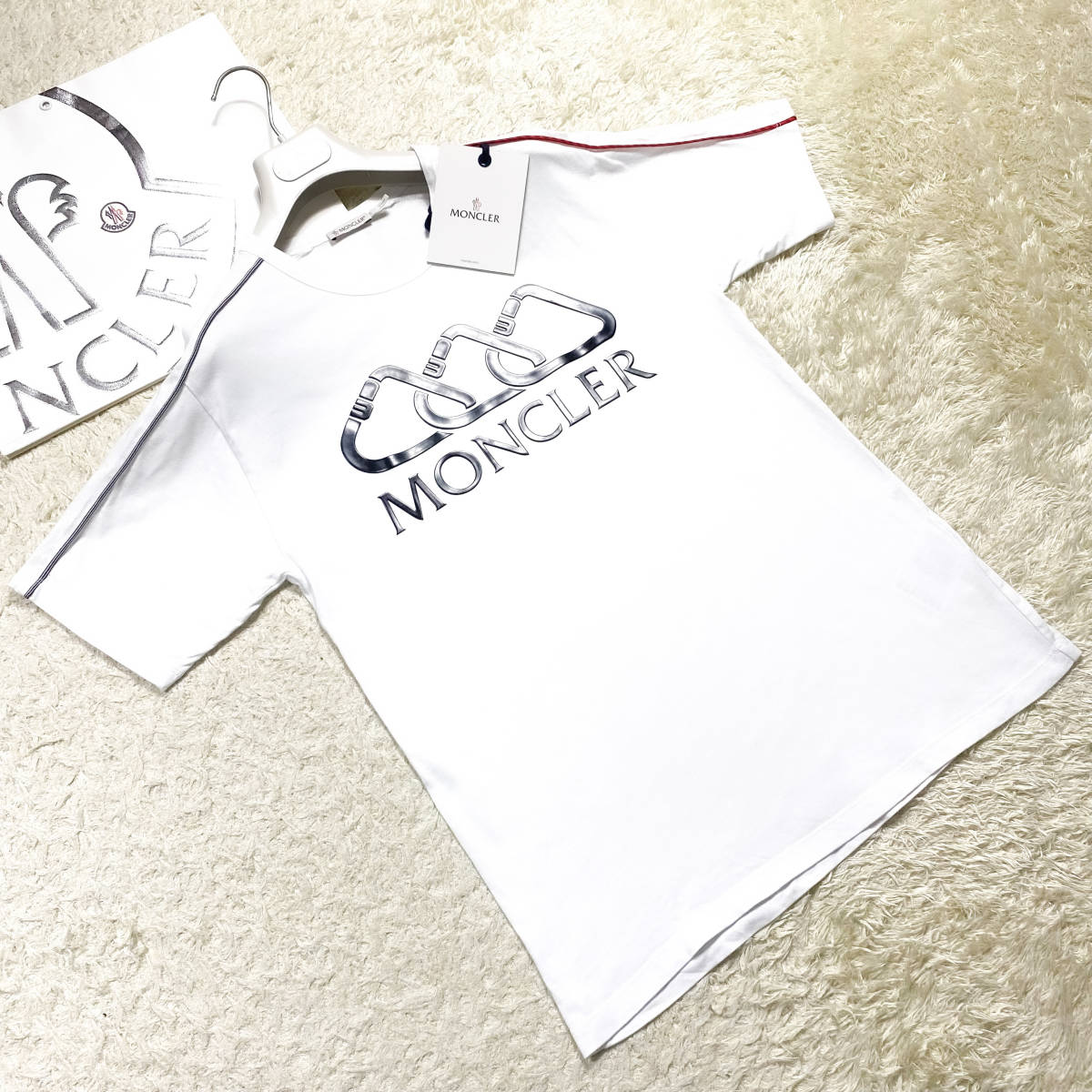 極美品MONCLER半袖Tシャツ フロントビッグラバーロゴ ワンポイント袖