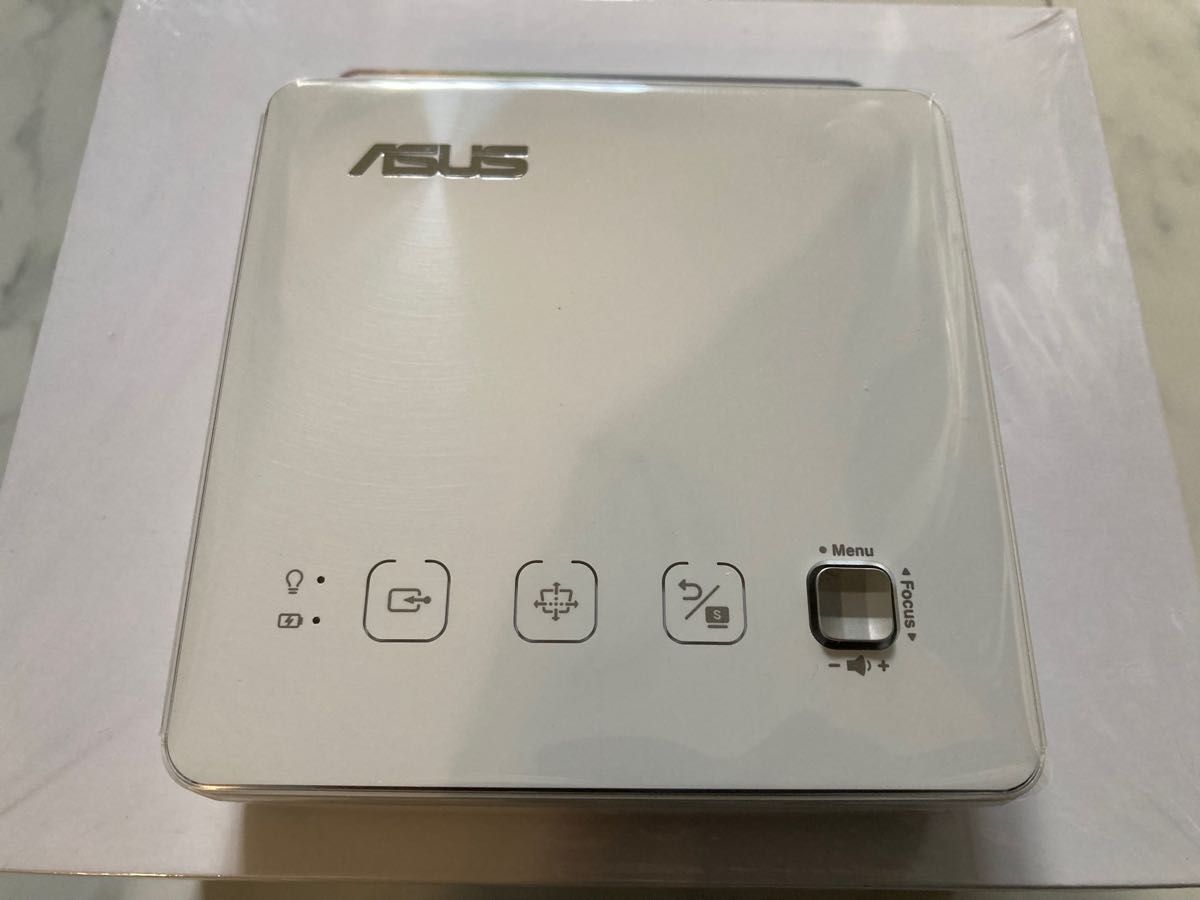 ASUS ZenBeam S2 (White)未使用 付属品完備 プロジェクター ASUS ZenBeam S2 (White)未使用 付属品完備 プロジェクター