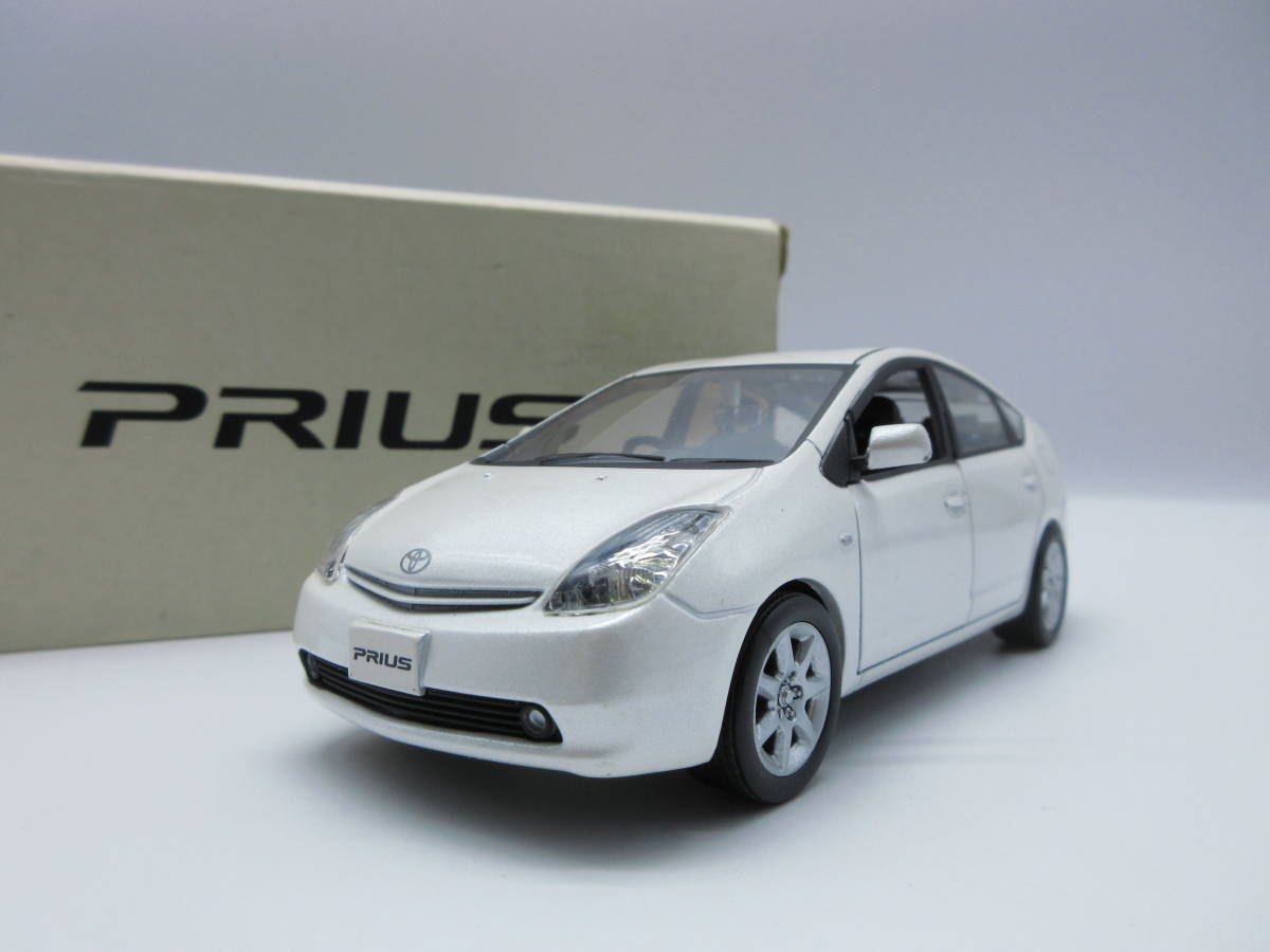 1/30 トヨタ プリウス PRIUS 20系 前期　非売品 カラーサンプル ミニカー　ホワイトパールクリスタルシャイン