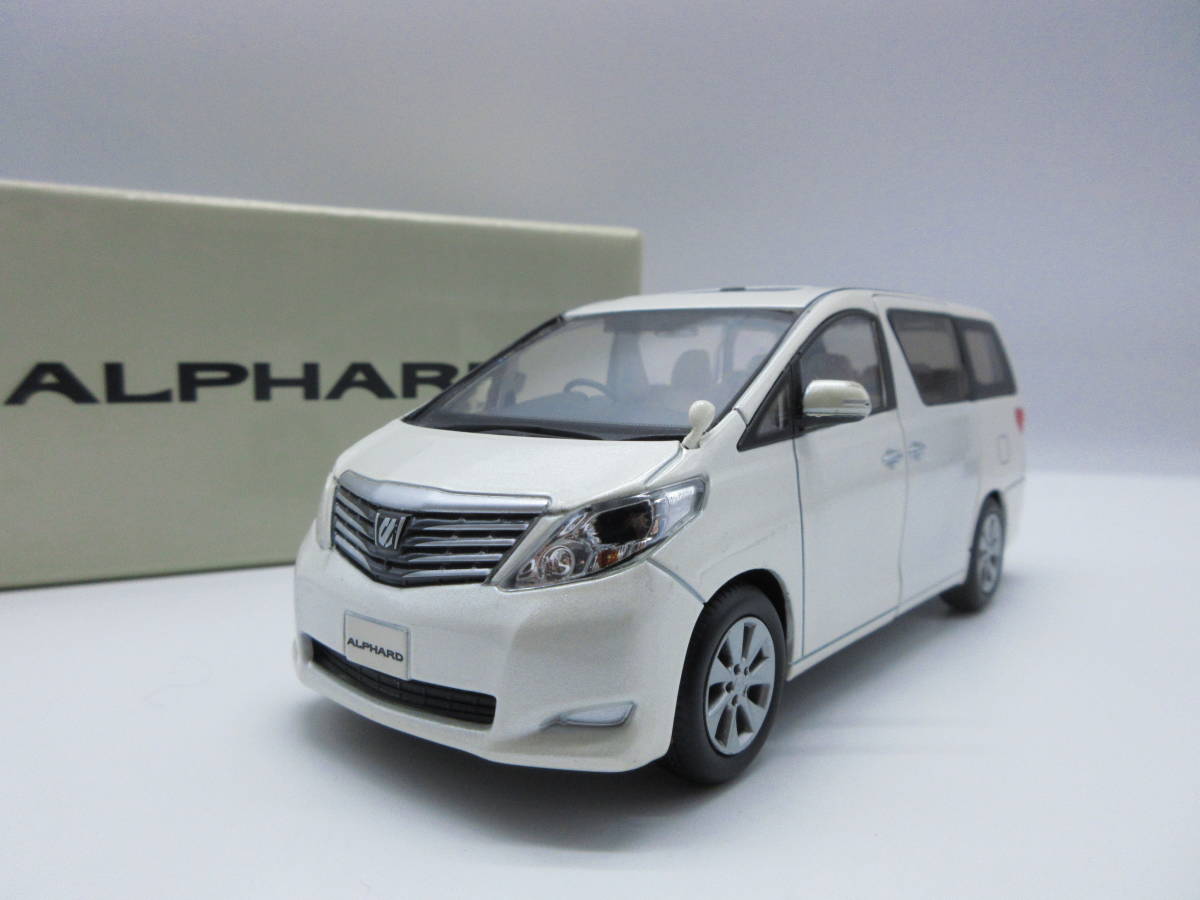 最も優遇の トヨタ 1/30 アルファード ミニカー ホワイトパール