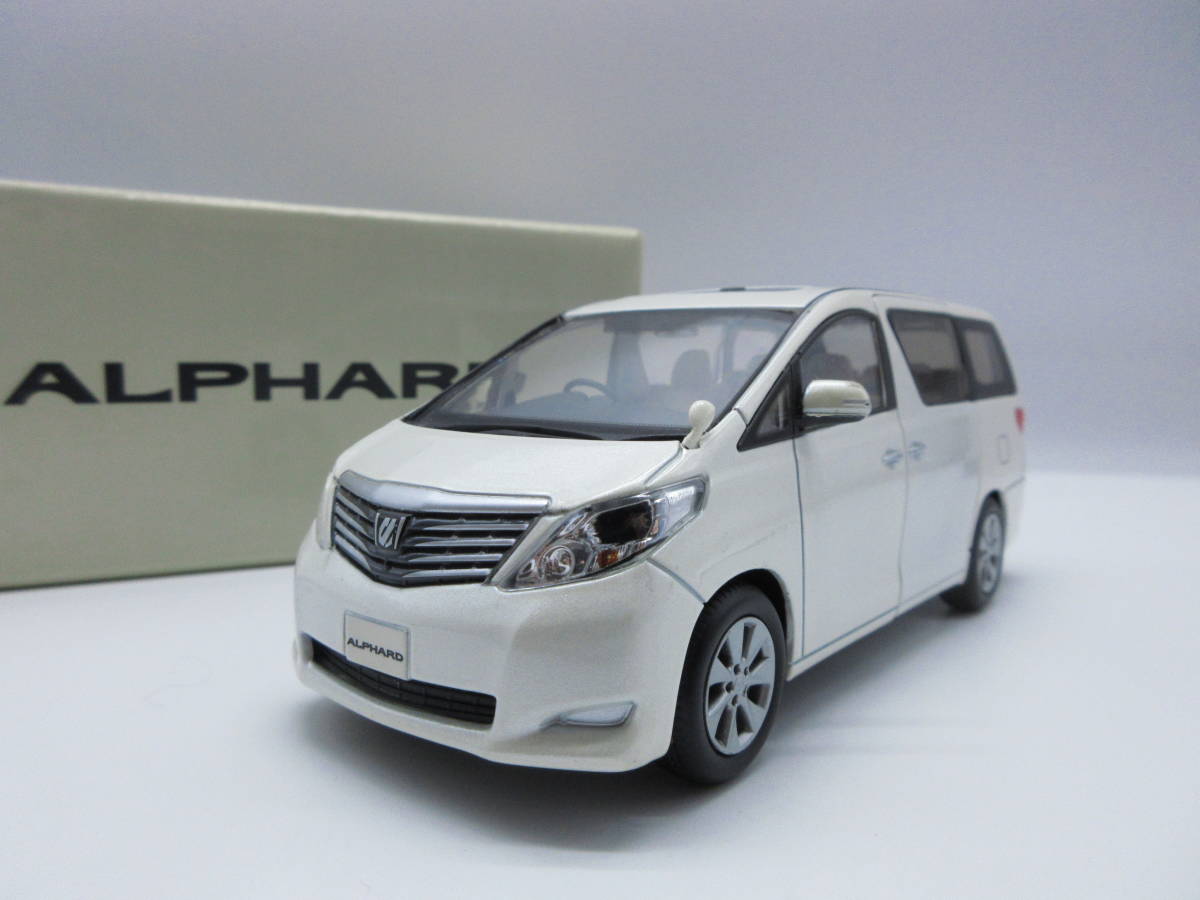 1/30 トヨタ アルファード ALPHARD 20系 前期 カラーサンプル 非売品 ミニカー　ホワイトパールクリスタルシャイン_画像1