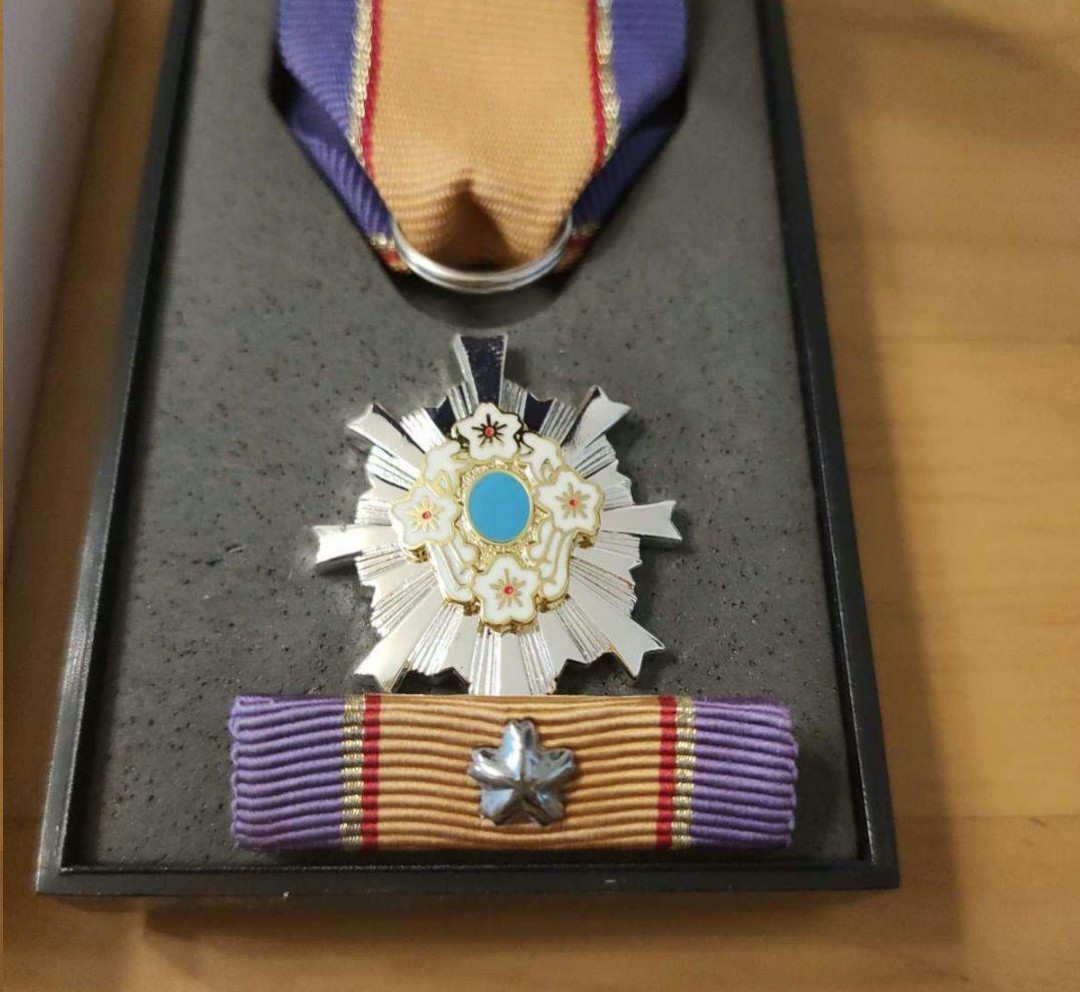 激レア 極美品】第五級 防衛功労章 第15号賞詞 防衛記念章 現行 激レア 極美品】第五級 防衛功労章 第15号賞詞 防衛記念章 現行