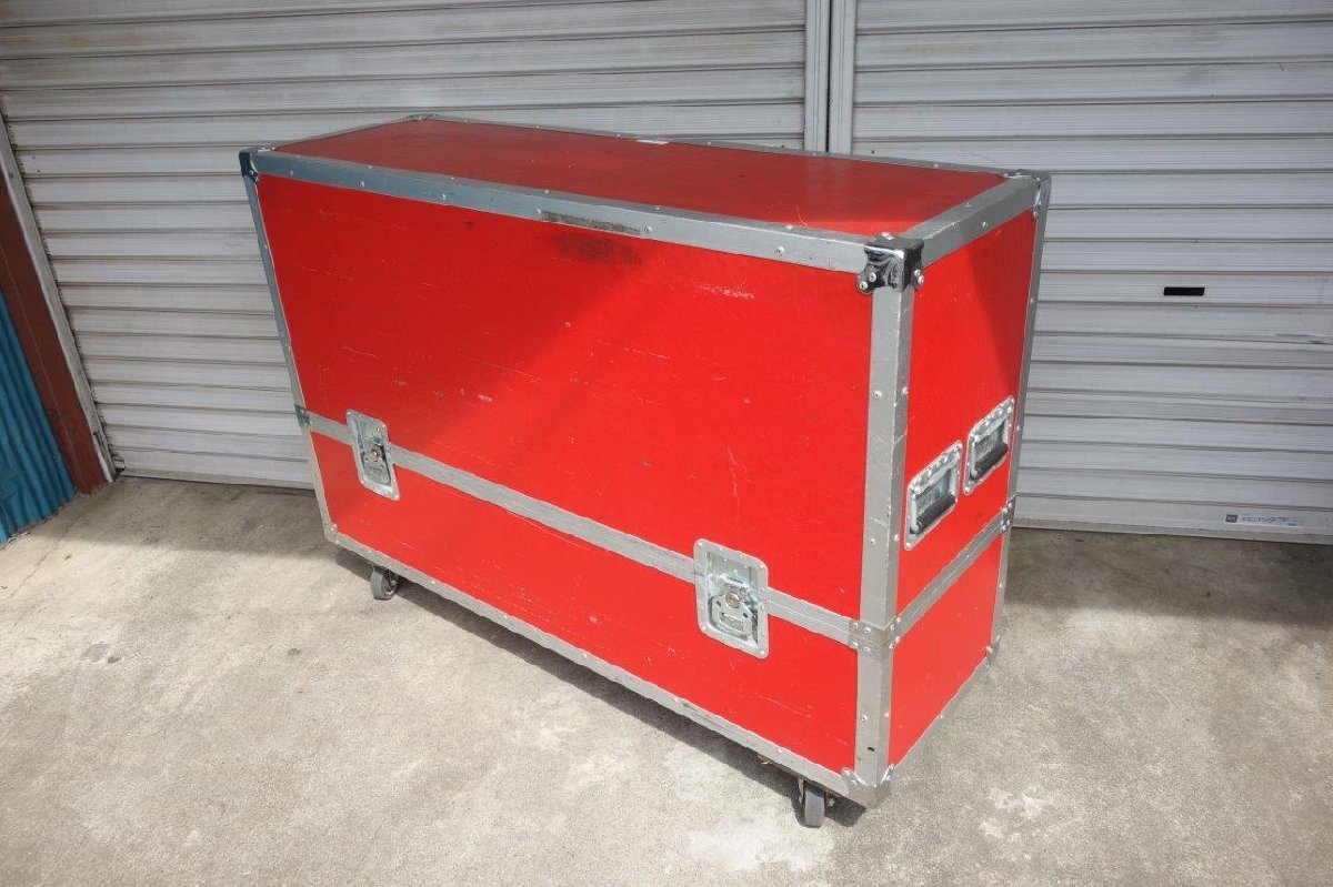 * Manufacturers unknown * equipment transportation hard case container type with casters .* large machinery case / flight case *[HC134]