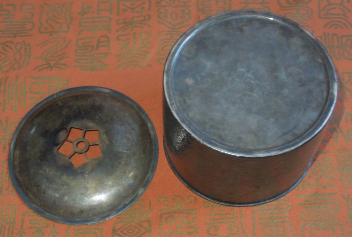 明治金工　純銀 銀製　大型　建水　茶道具 　約43３g 　　径：約12.4cm 高さ：約9.6cm　　銀保証_画像4