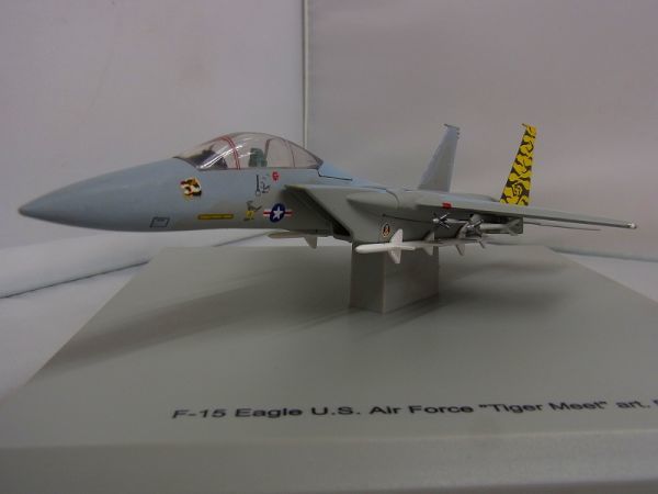 B【 フィギュア 】1/100 メタル アーマーコレクション F-15 Eagle U.S. Air Force Tiger Meet art. 5105 アメリカ空軍 タイガーミート_画像3