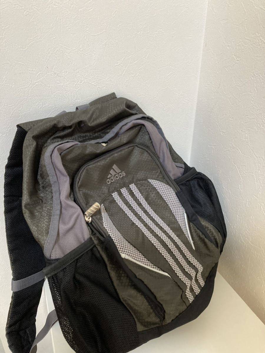 新品 adidas キッズ リュック カーキ ブラック_画像2