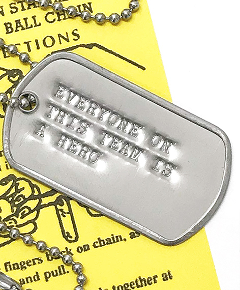 ヤフオク Dp 081 名言格言 Dogtag このチームの全員がヒー