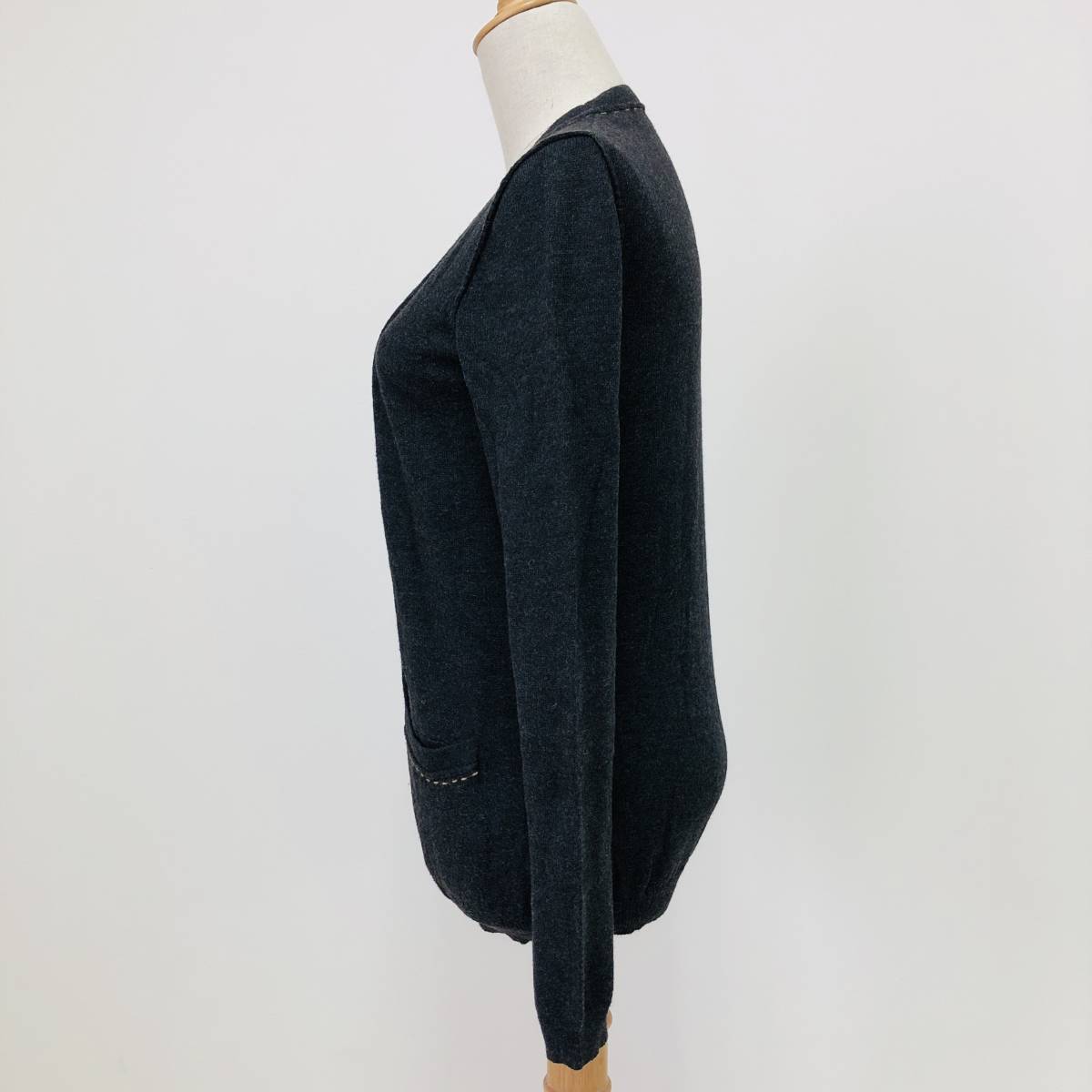 a01784 美品 GAP ギャップ カーディガン 長袖 薄手 綿混 毛混 カシミヤ混 ステッチ ポケット２つ XS 黒系 シンプルデイリーカジュアル_画像4