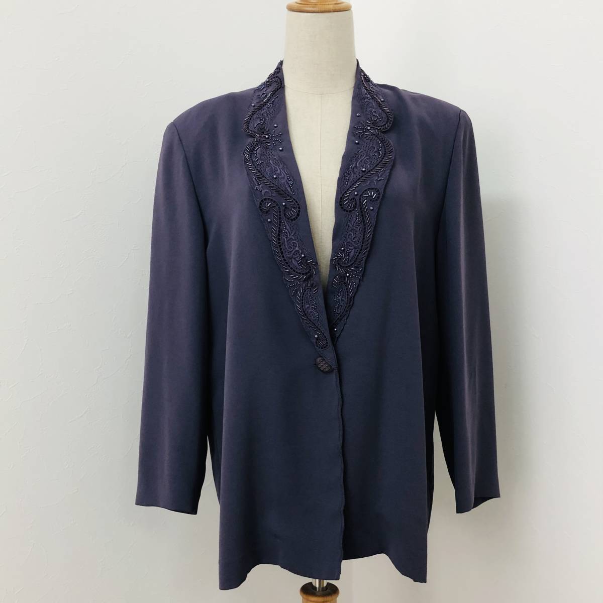 a02459 美品 Merilene メリレーン ジャケット シングル 長袖 薄手 肩パット ビーズ装飾 9号 紫色 レディース エレガントガーリーチック_画像1