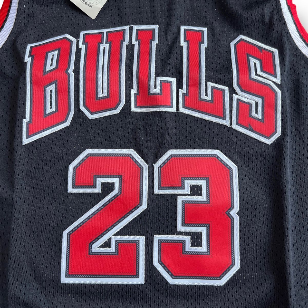 貴重 新品 Mitchell&Ness社製 1997-98 NBA シカゴ ブルズ マイケルジョーダン オーセンティック ユニフォーム ゲームシャツ 23 メンズ S_画像3