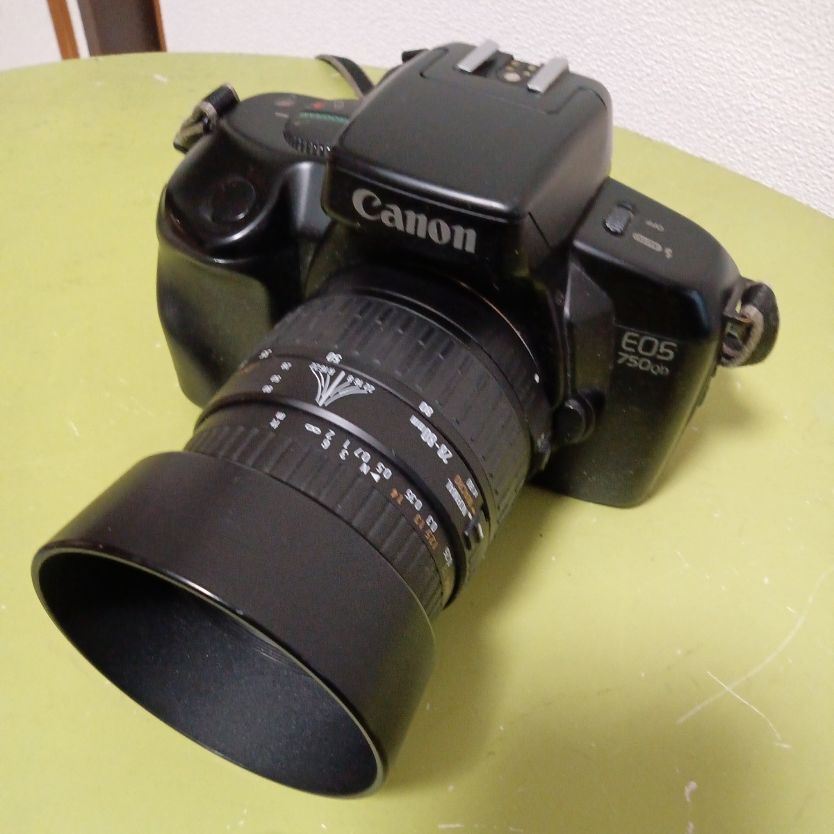 CanonキヤノンEOS 750QD フイルムカメラ。望遠28−80mm MACROSIGMAzoom 動作確認済み。カメラ、全く知識無し、配送料無料で。_画像9