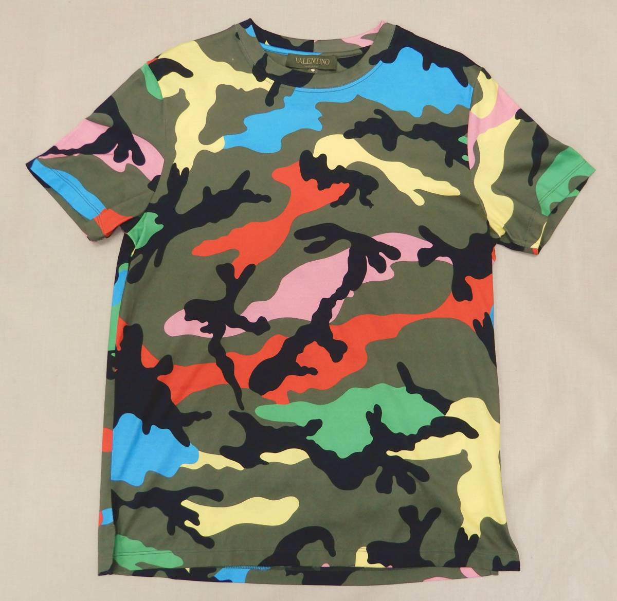 非常に高い品質 タグ付/k-799/VALENTINO 半袖Tシャツ/メンズ XS/迷彩 カモフラ カーキ マルチカラー/ヴァレンティノ バレンチノ カットソー クルーネック 男性用 非常に高い品質 タグ付/k-799/VALENTINO 半袖Tシャツ/メンズ XS/迷彩 カモフラ カーキ マルチカラー/ヴァレンティノ バレンチノ カットソー クルーネック 男性用
