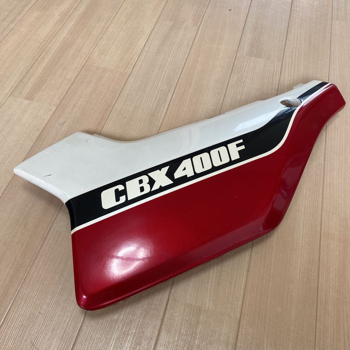 美品!爪折れ無し!国内物 ホンダ CBX400F 左側 純正サイドカバー
