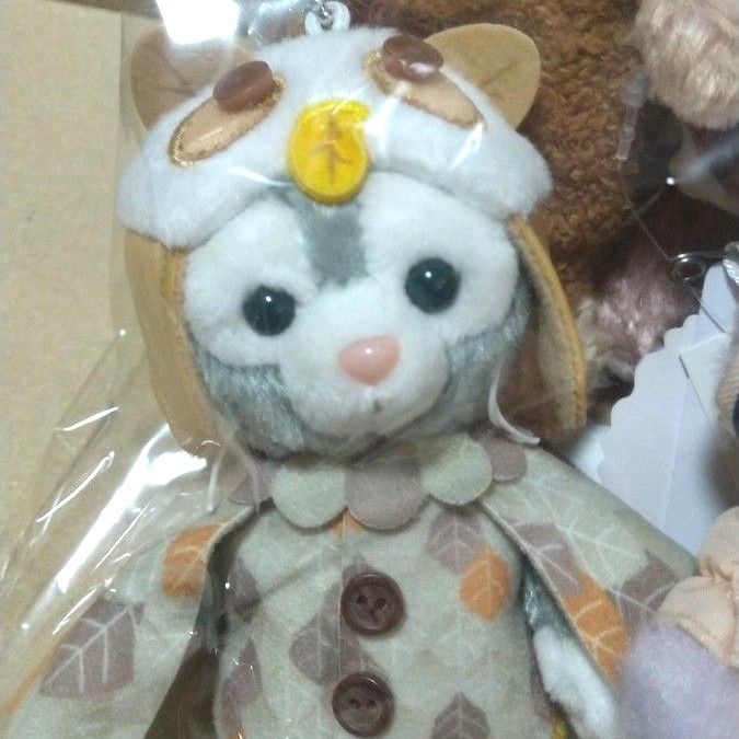 新品未使用タグ付き ディズニーシー 秋のぼうけん ぬいぐるみバッジ ダッフィー シェリーメイ ステラルー ジェラトーニ