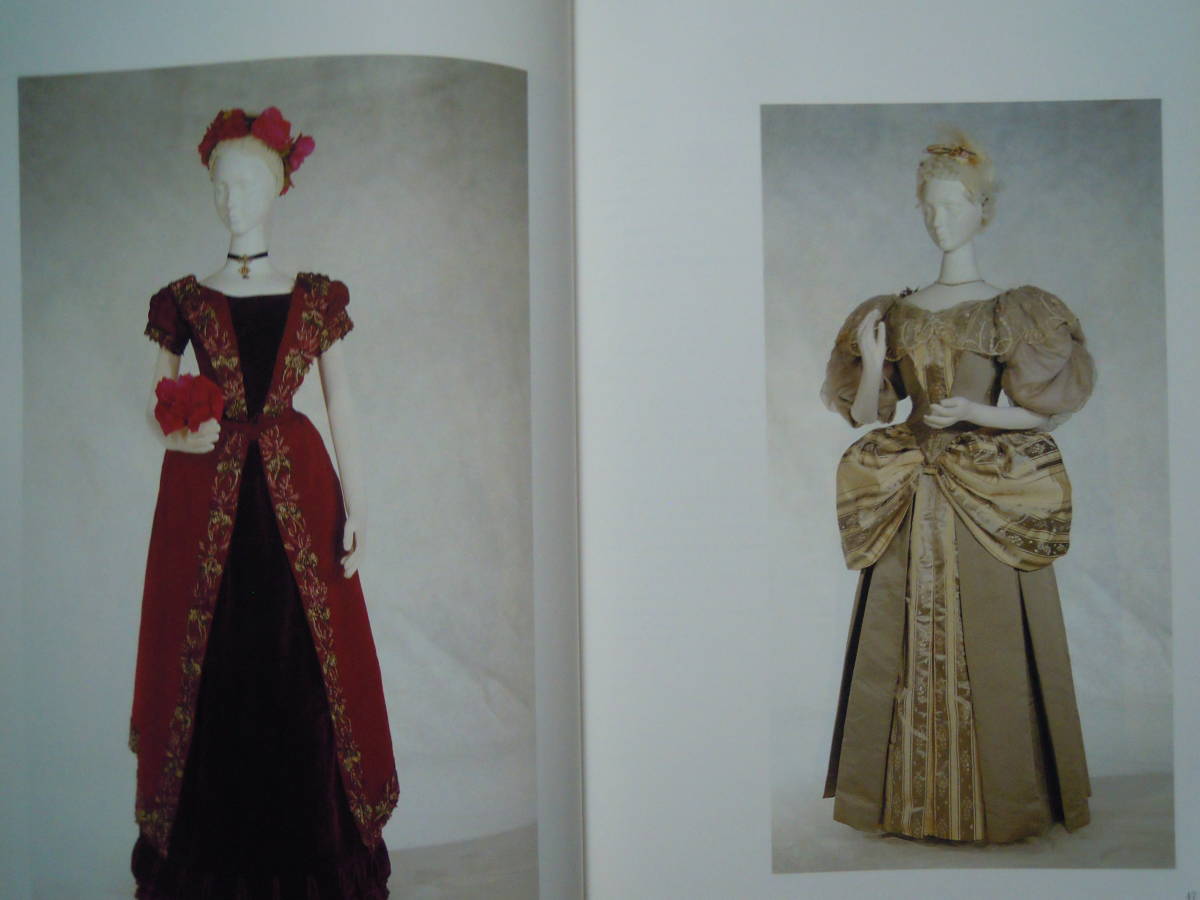 .... night . clothes. world ~ Paris * haute couture. 150 year ( Kyoto city art gallery \'94)Robes du soir 1850-1990/ Dior, Chanel, Eve * sun rolan 
