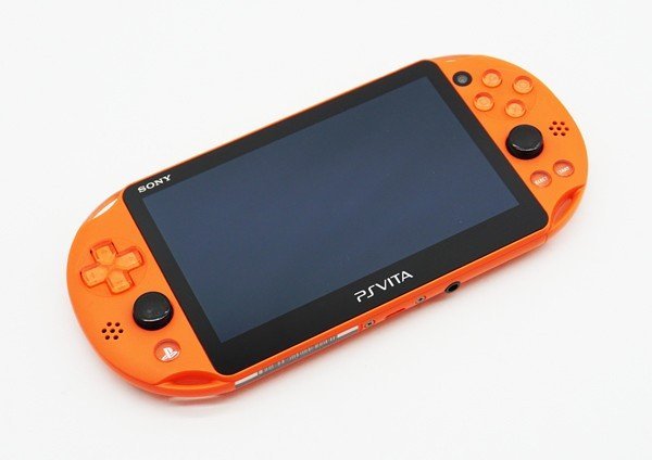 ○【SONY ソニー】PS Vita Wi-Fiモデル + メモリーカード8GB PCH-2000